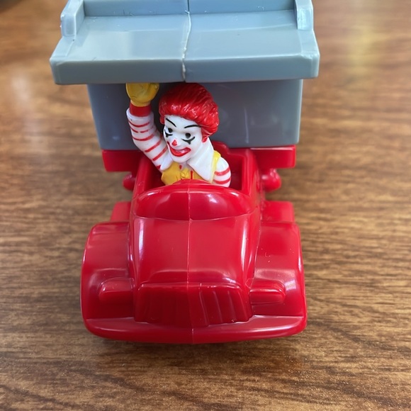 Vintage McDonald’s Happy Meal Toy United Airlines Ronald Food Truck 1995 - Picture 2 of 4